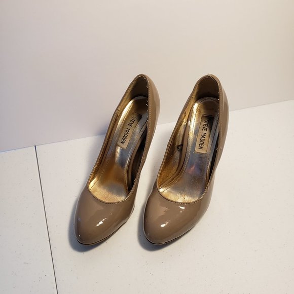 Steve Madden Shoes - Steve Madden Round Toe Patent Leather Pump